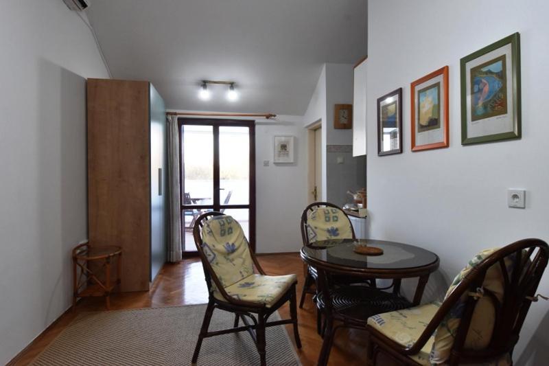 Apartment Dado Ровин Екстериор снимка
